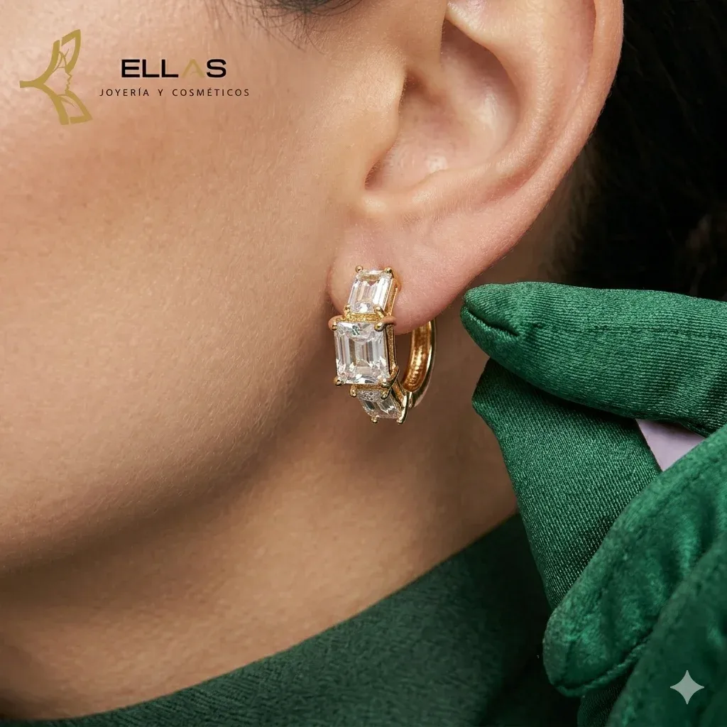 Huggie Corte Princesa Oro Laminado 18K Dorado Circonia Blanco 1.4 x 0.5 cm F.webp