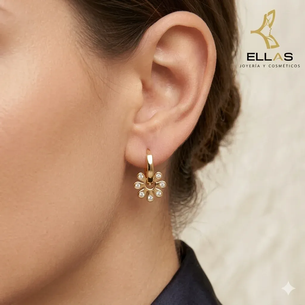 Huggie Desmontable Margarita Oro Laminado 18K Dorado Circonia Blanca perso.webp